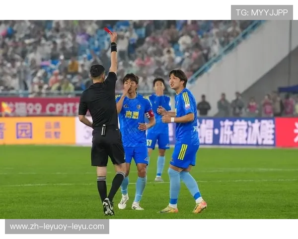 王博文危险动作直红下场咸明浩头部被踢中引发赛场冲突